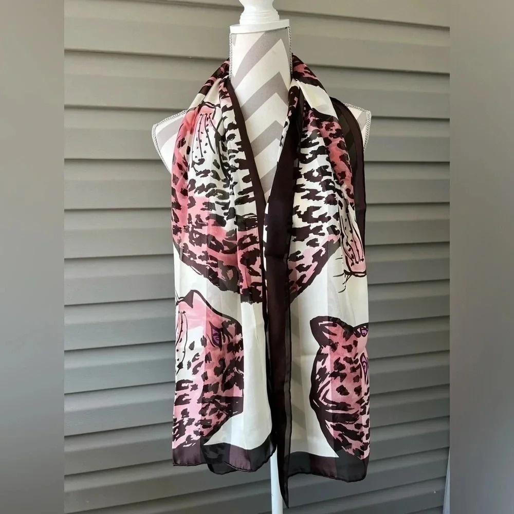Tanner 100 % Silk Pink Cheetahs 🐆 Scarf